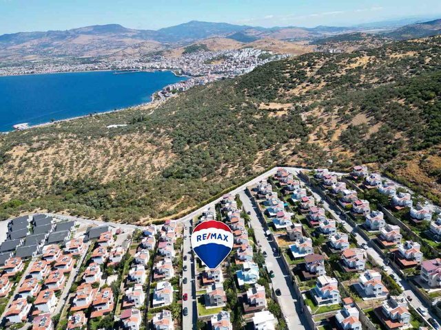 DIKILI YENIŞEHIRLILER SITESINDE 3+1 VILLA