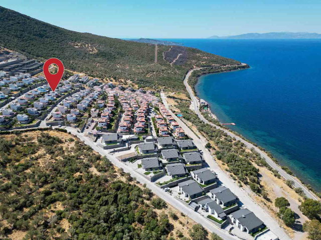 DIKILI YENIŞEHIRLILER SITESINDE 3+1 VILLA