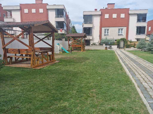 ODUNPAZARI’NDA 2021 YAPIMI 3+1, 175 M² NET, 2 BANYOLU EŞYASIZ KİRALIK VİLLA