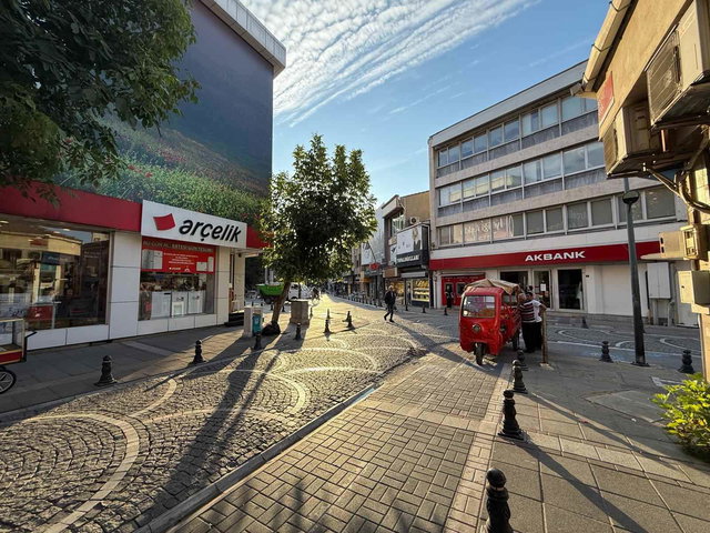 LÜLEBURGAZI'IN ÇARŞI MERKEZİNDE SATILIK 2 ADET DAİRE