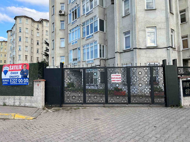 REMAXÇAKRA ÖMER ONAYCI'DAN TOPÇULAR MAH. SITE İÇINDE 4+1 ARA KAT