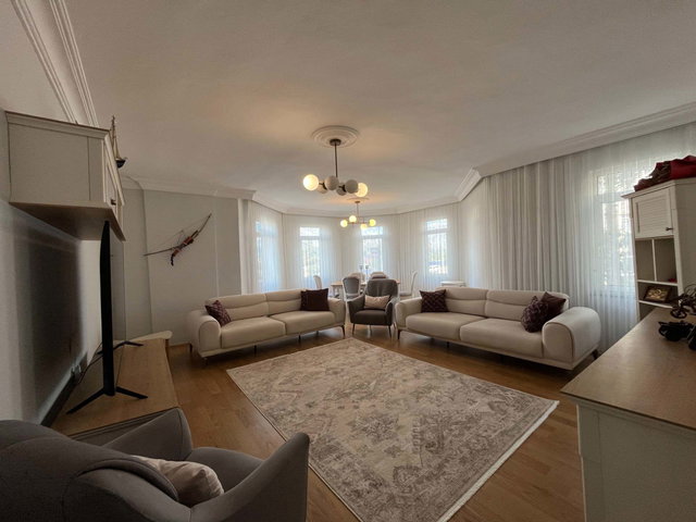 REMAXÇAKRA ÖMER ONAYCI'DAN TOPÇULAR MAH. SITE İÇINDE 4+1 ARA KAT