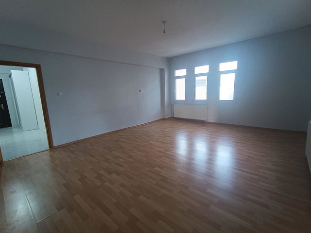 RE/MAX DEĞİŞİM’DEN CUMHURİYET MAHALLESİ’NDE 3+1 KİRALIK DAİRE