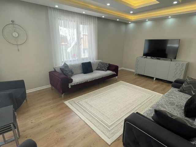 DEREBOYU CADDESINDE KREDIYE UYGUN 3+1