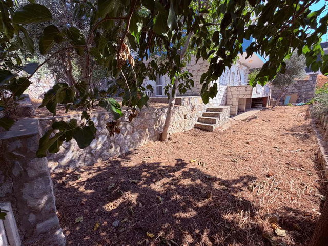 SEFERIHISAR TEPECIKTE TAM MÜSTAKIL, TAŞ KAPLAMA 3+1 VILLA