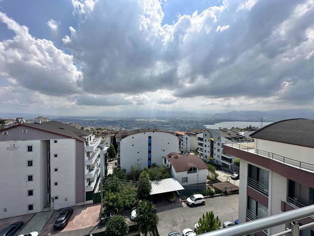 İZMİT BAĞÇEŞMEDE DENİZ MANZARALI,HAVUZLU,ASANSÖRLÜ 4+1 DAİRE