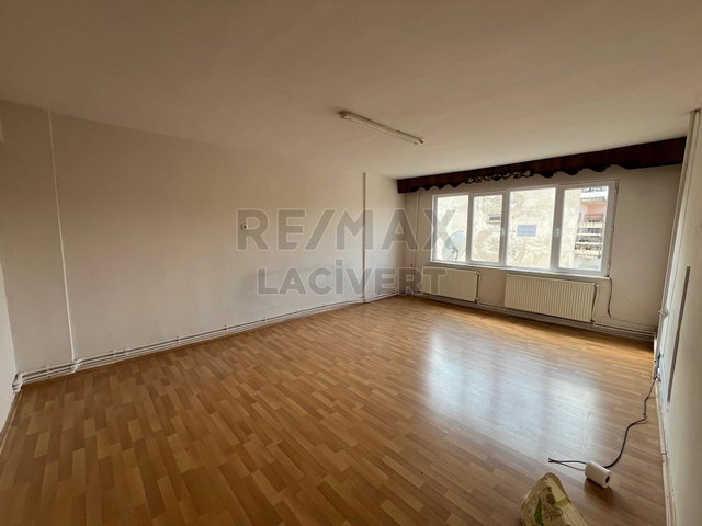 RE/MAX LACİVERT'TEN KÖŞK MAHALLESİ'NDE 2+1 KİRALIK DAİRE