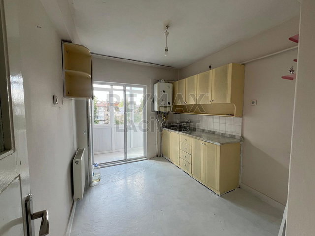 RE/MAX LACİVERT'TEN KÖŞK MAHALLESİ'NDE 2+1 KİRALIK DAİRE
