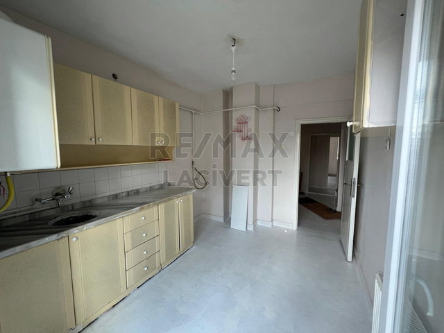 RE/MAX LACİVERT'TEN KÖŞK MAHALLESİ'NDE 2+1 KİRALIK DAİRE