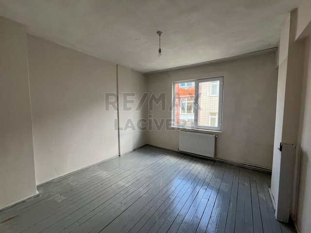 RE/MAX LACİVERT'TEN KÖŞK MAHALLESİ'NDE 2+1 KİRALIK DAİRE