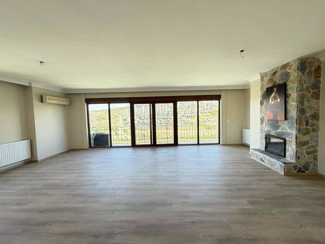 BAHÇEŞEHİR SPRADON TERAS EVLERDE SATILIK 4+1 DAİRE