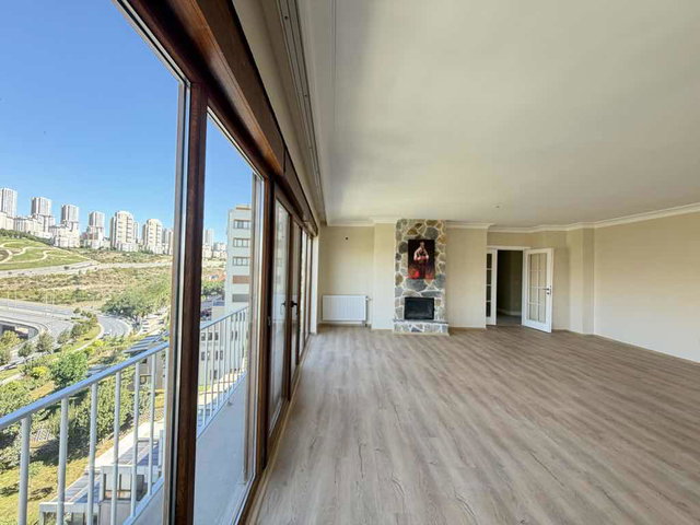 BAHÇEŞEHİR SPRADON TERAS EVLERDE SATILIK 4+1 DAİRE