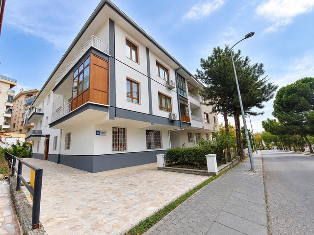 SUBAYEVLERİNDE GENİŞ BAHÇELİ SATILIK 2+1 DAİRE