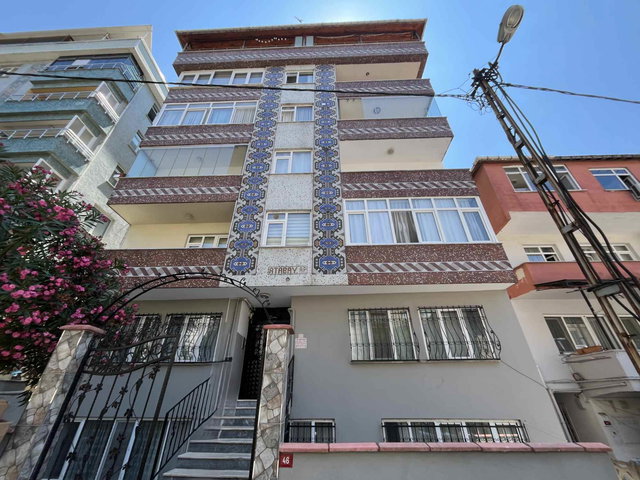 KAVACIK MERKEZ'DE, FSM KÖPRÜSÜ'NE ÇOK YAKIN SATILIK 2+1 DAİRE