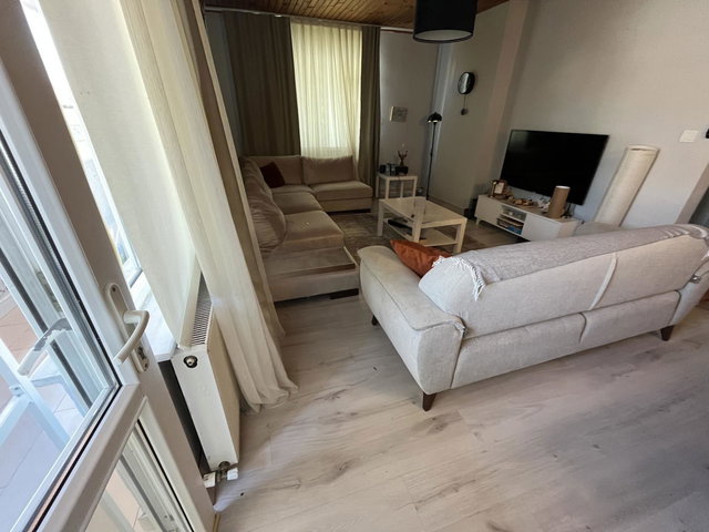 KAVACIK MERKEZ'DE, FSM KÖPRÜSÜ'NE ÇOK YAKIN SATILIK 2+1 DAİRE