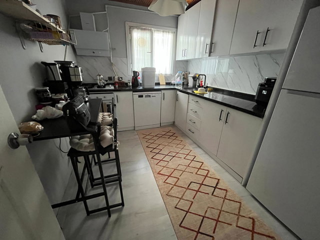 KAVACIK MERKEZ'DE, FSM KÖPRÜSÜ'NE ÇOK YAKIN SATILIK 2+1 DAİRE
