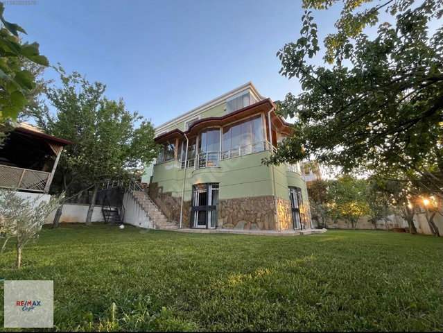 REMAX ÖZGÜR'DEN KIZILHİSARIN ZIRVE KONUMUNDA VILLA