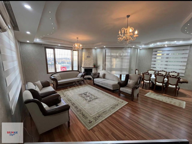 REMAX ÖZGÜR'DEN KIZILHİSARIN ZIRVE KONUMUNDA VILLA