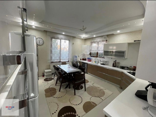 REMAX ÖZGÜR'DEN KIZILHİSARIN ZIRVE KONUMUNDA VILLA