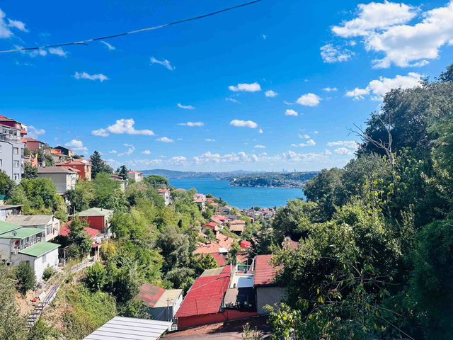 REMAX PRO'DAN BÜYÜKDEREDE EŞSIZ DENIZ MANZARALI 2+1 DAIRE