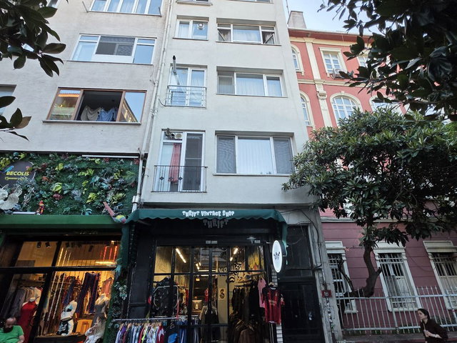 KADIKÖY RASİMPAŞA KARAKOLHANE CD ÜZERİ FULL YENİLENMİŞ 2+1 SATILIK DAİRE
