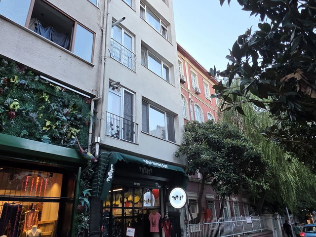KADIKÖY RASİMPAŞA KARAKOLHANE CD ÜZERİ FULL YENİLENMİŞ 2+1 SATILIK DAİRE