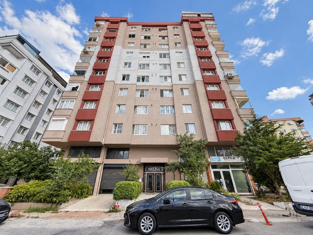 ÇAVUŞOĞLU’NDA DENİZ MANZARALI 140 M² 2 BALKONLU 3+1