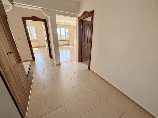 ÇAVUŞOĞLU’NDA DENİZ MANZARALI 140 M² 2 BALKONLU 3+1