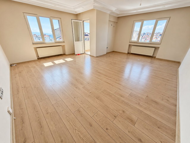 ÇAVUŞOĞLU’NDA DENİZ MANZARALI 140 M² 2 BALKONLU 3+1