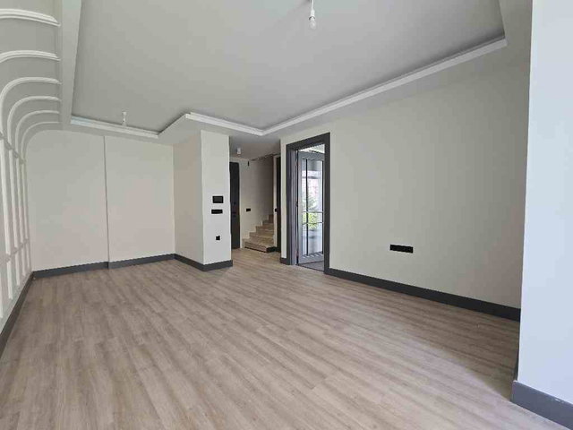 RE/MAX FARKIYLA ZERAY DORA HILL GENİŞ 2+1 BAHÇE DUBLEKS KİRALIK