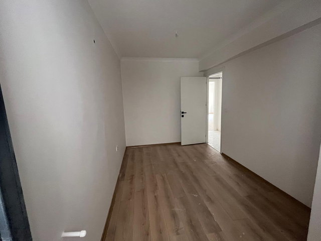 KARŞIYAKA IMBATLI YENI BINA ARA KAT KIRALIK 2+1 DAIRE