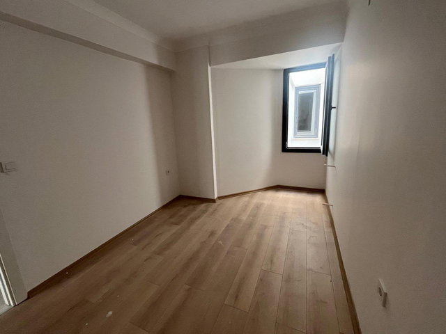 KARŞIYAKA IMBATLI YENI BINA ARA KAT KIRALIK 2+1 DAIRE
