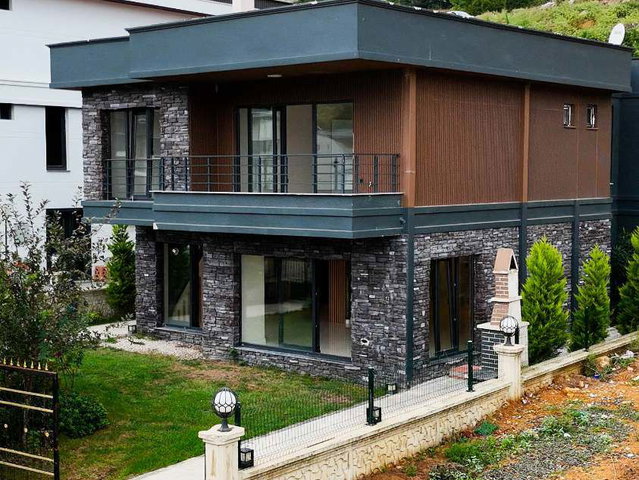 ŞEHRİN MERKEZİNDE MÜSTAKİL KİRALIK 6+1 LÜKS VİLLA
