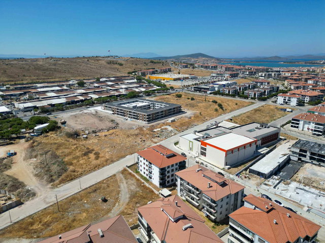 AYVALIK 150 EVLER'DE DOĞALGAZ KOMBILI VE EBEVEYN BANYOLU  3+1 SATILIK DAİRE