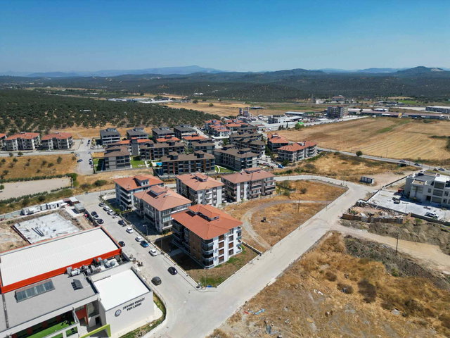 AYVALIK 150 EVLER'DE DOĞALGAZ KOMBILI VE EBEVEYN BANYOLU  3+1 SATILIK DAİRE