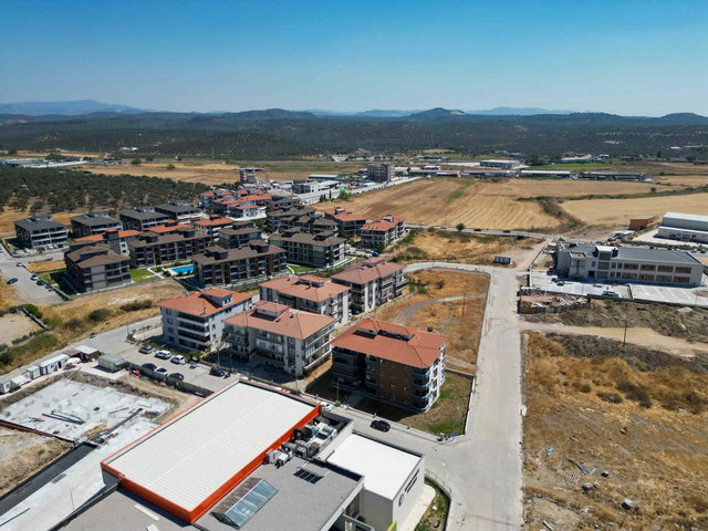 AYVALIK 150 EVLER'DE DOĞALGAZ KOMBILI VE EBEVEYN BANYOLU  3+1 SATILIK DAİRE