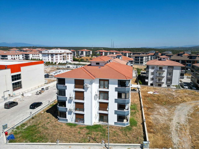 AYVALIK 150 EVLER'DE DOĞALGAZ KOMBILI VE EBEVEYN BANYOLU  3+1 SATILIK DAİRE