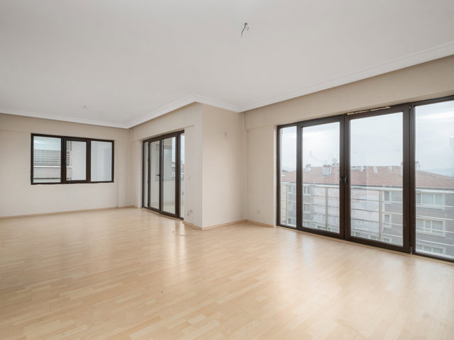 REMAX AREA DAN KÜKÜRTLÜ CADDE ÜZERI KIRALIK ARA KAT 3+1 DAIRE