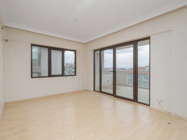 REMAX AREA DAN KÜKÜRTLÜ CADDE ÜZERI KIRALIK ARA KAT 3+1 DAIRE