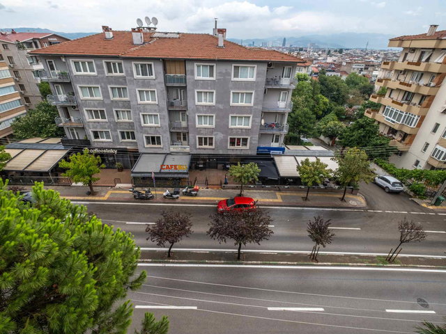 REMAX AREA DAN KÜKÜRTLÜ CADDE ÜZERI KIRALIK ARA KAT 3+1 DAIRE