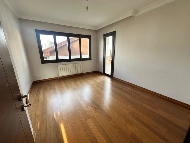 TUZLA AYDINLI’DA GÜNEY CEPHELİ 5+1 | 250 M² NET | 3 BANYOLU, BALKONLU, BOŞ KİRALIK VILLA