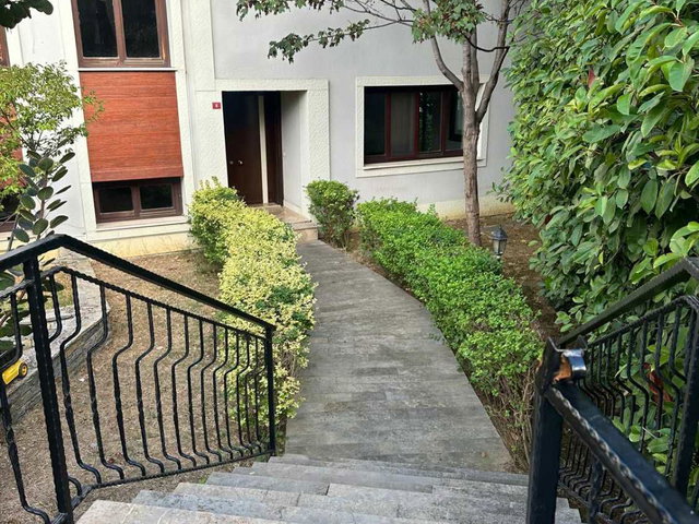 TUZLA AYDINLI’DA GÜNEY CEPHELİ 5+1 | 250 M² NET | 3 BANYOLU, BALKONLU, BOŞ KİRALIK VILLA
