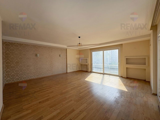 REMAX AVLU'DAN MEZİTLİ MENDERES’TE SİTE İÇİ KİRALIK 3+1