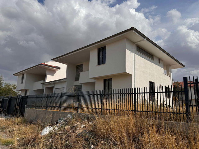 ETİMESGUT BALIKUYUMCU’DA 2023 YAPIMI, 3 KATLI 4+2 SIFIR VİLLA | 330 M² BRÜT