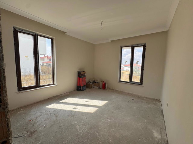 ETİMESGUT BALIKUYUMCU’DA 2023 YAPIMI, 3 KATLI 4+2 SIFIR VİLLA | 330 M² BRÜT