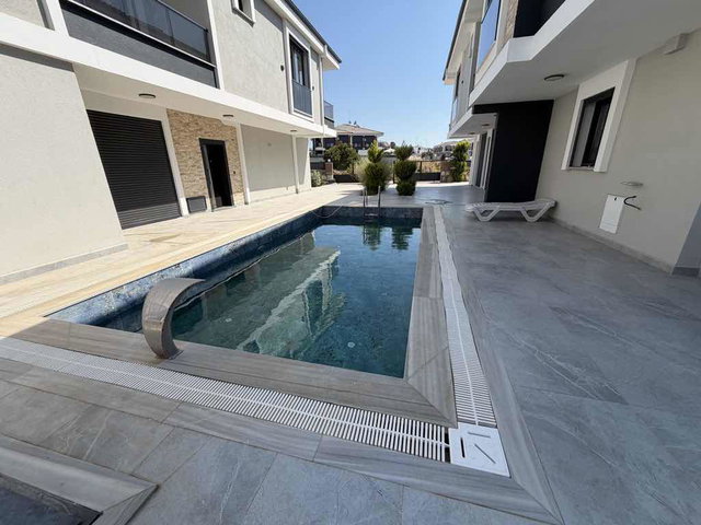 DİDİM LİMAN YOLUNA 250 METRE 3+1 AYRI MUTFAKLI FULL EŞYALI HAVUZLU ÖN CEPHE VİLLA