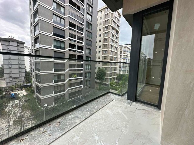 KADIKÖY GÖZTEPE BAĞDAT CADDESİNE 2. PARALEL ÖMERPAŞA’DA GENİŞ 2+1 BALKONLU KİRALIK