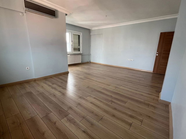 SAHRAYICEDIT'TE 3+1 BOŞ DAIRE