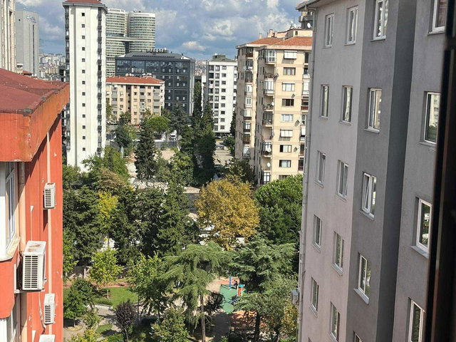 SAHRAYICEDIT'TE 3+1 BOŞ DAIRE