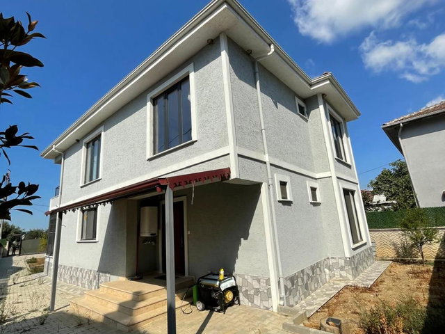 REMAX ADVANTAGE FADILLI'DA GÖL MANZARALI MÜSTAKİL BAHÇELİ 5+1 VİLLA